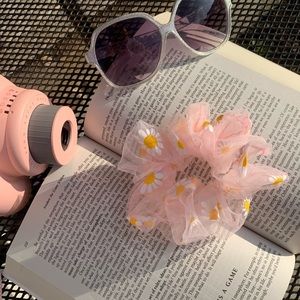 Pink Daisy Mesh Scrunchies